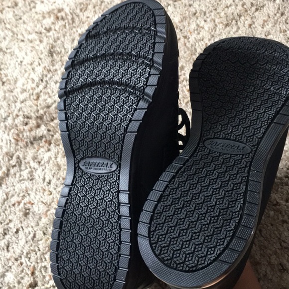 Safetrax slip resistance shoes - Picture 2 of 2
